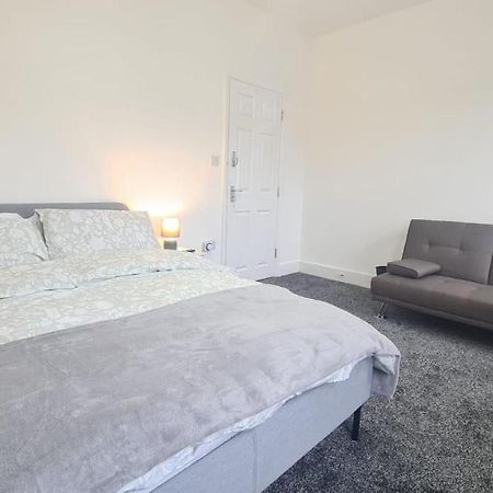 Spacious Private Room In Manor Park ロンドン エクステリア 写真