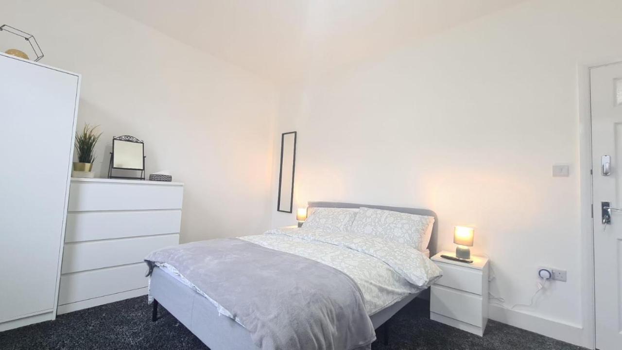 Spacious Private Room In Manor Park ロンドン エクステリア 写真